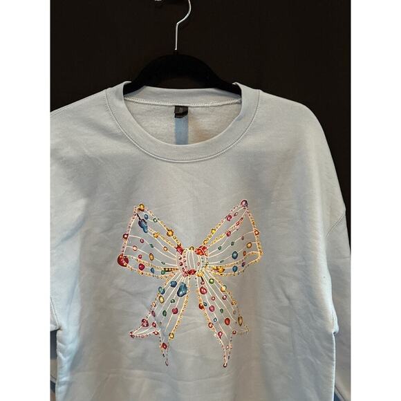 Gildan Heavy Blend Bow Embroidered Sweatshirt Light Blue G - Picture 1 of 4